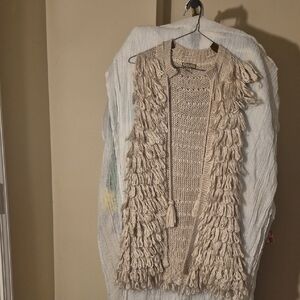 Akualani Cream Cardigan Sweater EUC P2P:18" Length:30 (M)